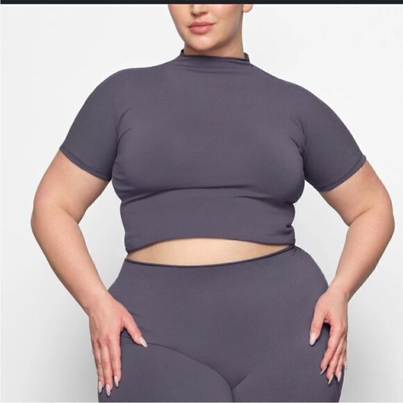SKIMS Tops - NWT SKIMS raw edge shirt XL